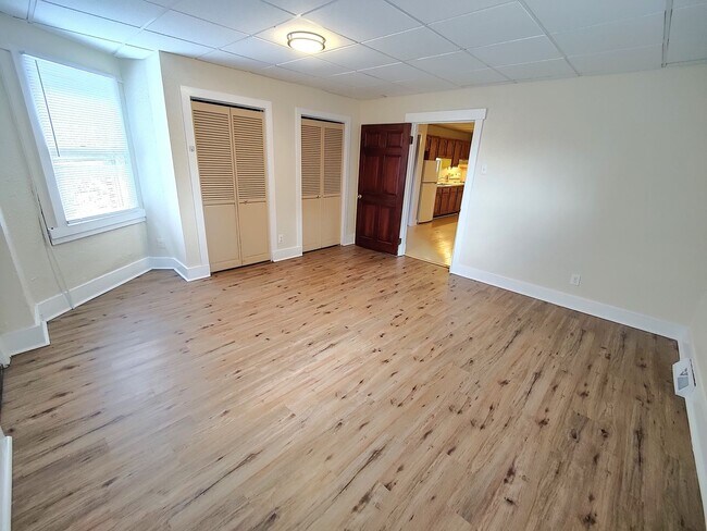 Building Photo - 3002 Churchview Ave