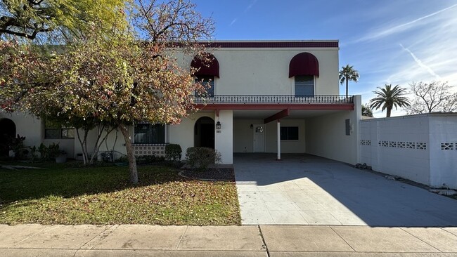 Primary Photo - Ralph Haver designed historic Townhome