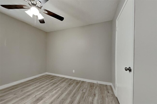 Building Photo - 10207 Horseshoe Bend Dr