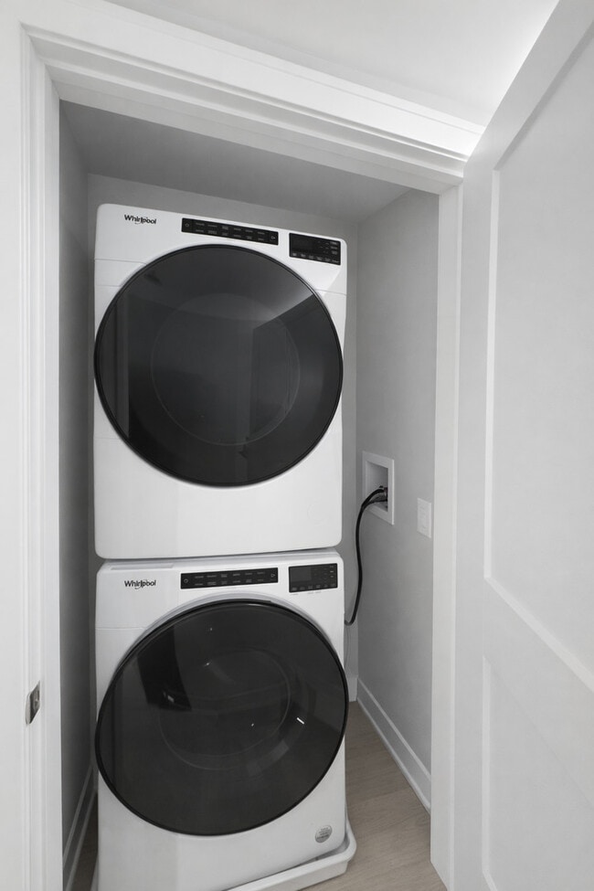 Building Photo - 1535 N Maplewood Ave