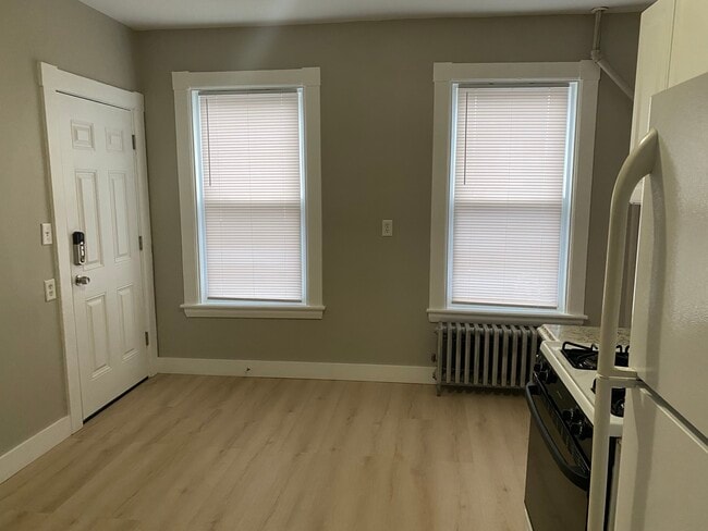 Building Photo - Walnut