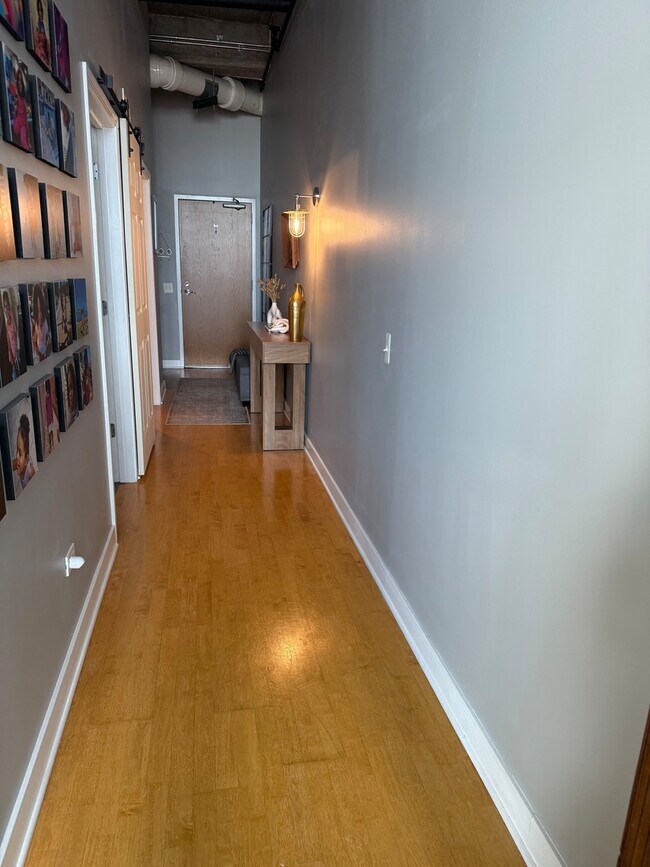 Building Photo - 320 E 21st St