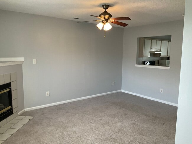 Building Photo - Charming two bedroom two and a half bath town home that is centrally located! Minutes to Camp Lej...