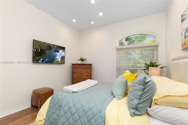 Building Photo - 1896 Crestview Way