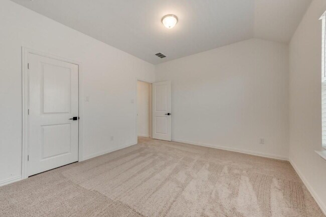 Building Photo - 2404 Swallowtail St