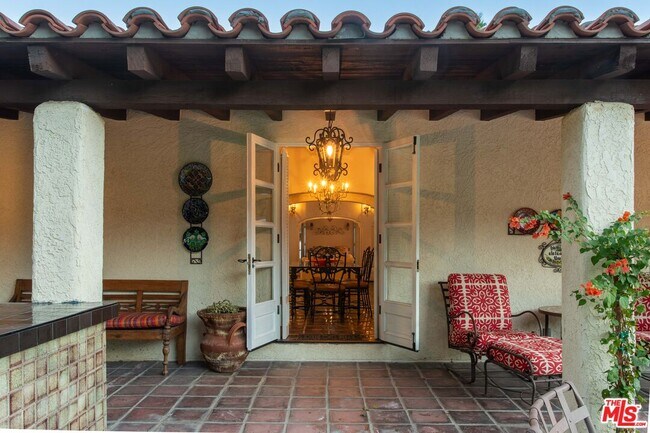 Building Photo - 2231 S Caliente Dr