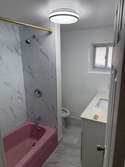 bathroom - 9505 165th Ave