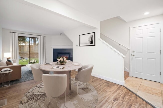 Building Photo - 2Bd/1.5Ba Kirkland Townhouse