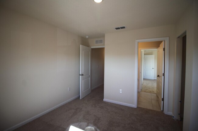 Building Photo - 9595 Star Dr