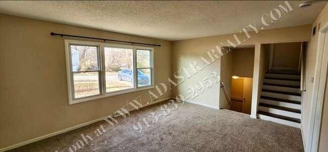 Building Photo - Beautiful House in South KC-Available NOW!!