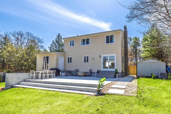 Building Photo - 371 S River Rd