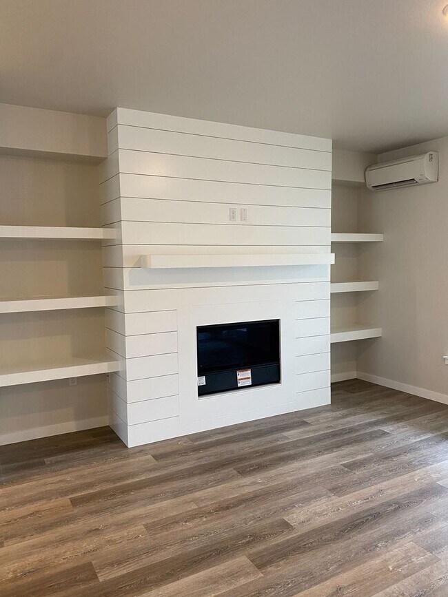 Building Photo - Brand new 3 and 4 Bedroom Townhomes in Lacey!