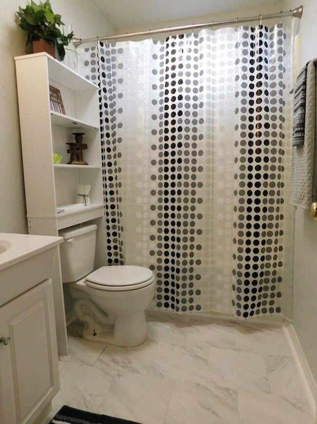 Building Photo - 2/1 - Pet Friendly Near TSU