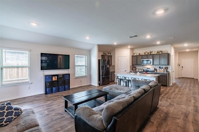 Building Photo - 121 Admiral Ln