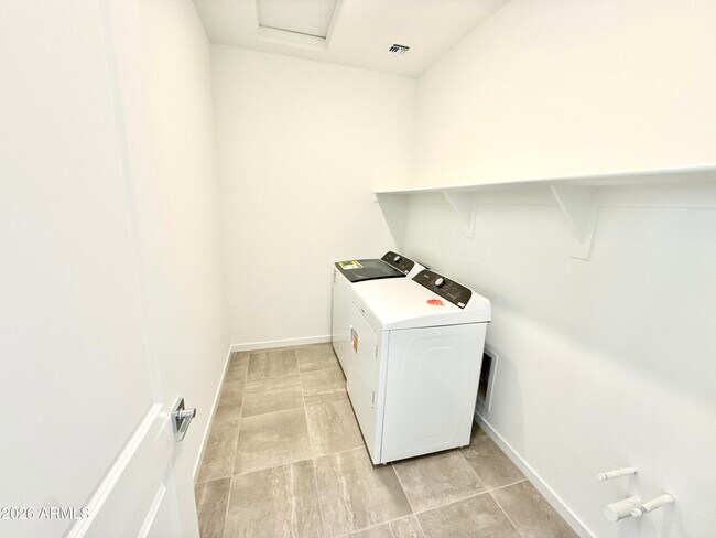 Building Photo - 17339 W Eva St