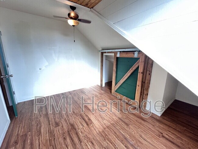 Building Photo - 122 W Pine St