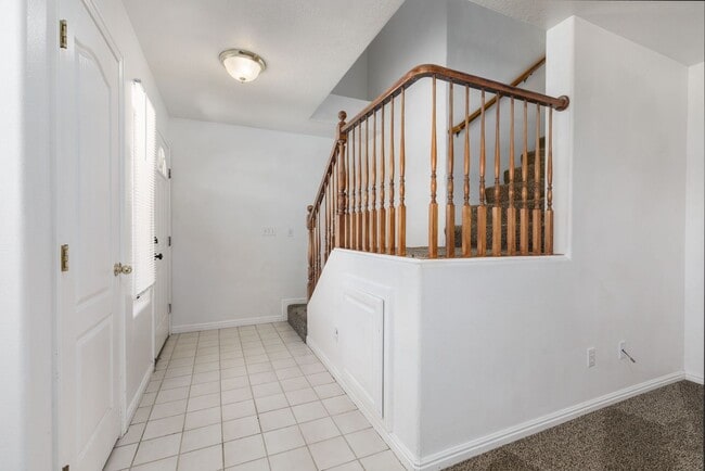 Building Photo - Spacious 3-Bedroom, 2.5-Bath Parkside Town...