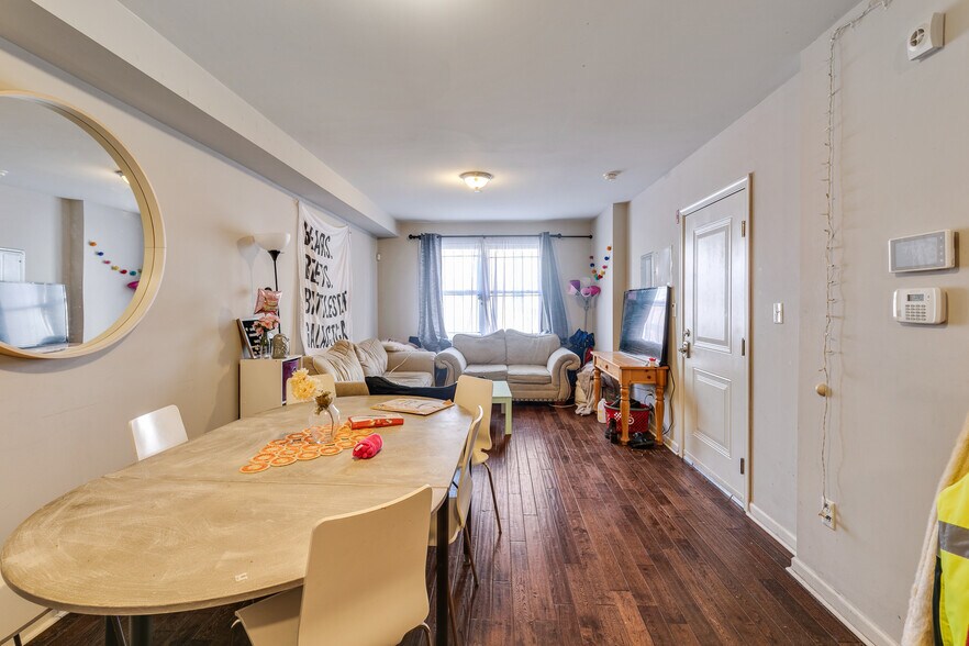 Building Photo - 1628 N Willington St