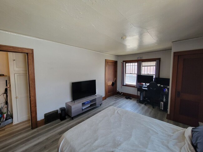 Building Photo - 2216 Merner Ave