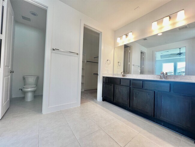 Building Photo - 10602 Blossom River Dr