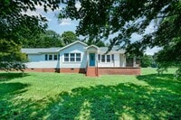 Building Photo - Two Bedroom Farmhouse with LARGE Bonus Room