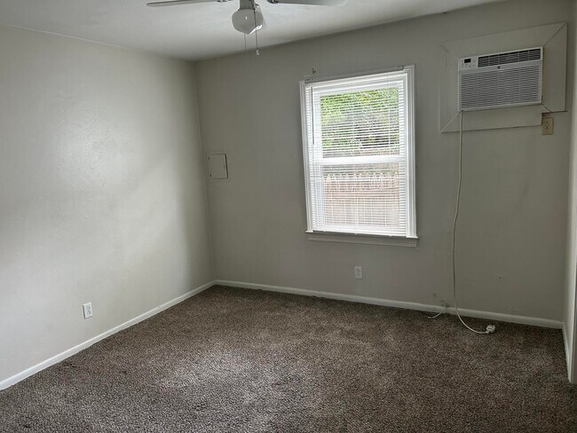 Building Photo - 161 D View Ave