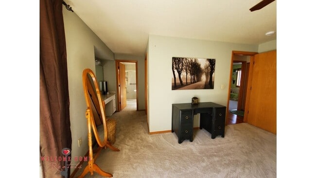 Building Photo - HUGE 5-BEDROOM home with separate BONUS ROOM for rent!!  Large fenced yard!!!