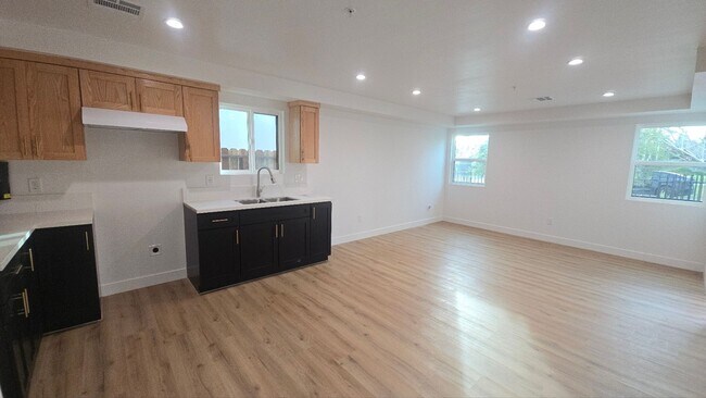 Building Photo - Graham(10422)