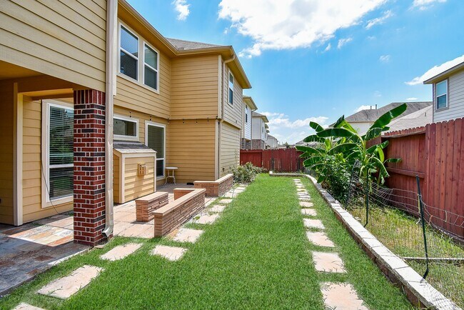 Building Photo - 20810 Fair Walnut Way