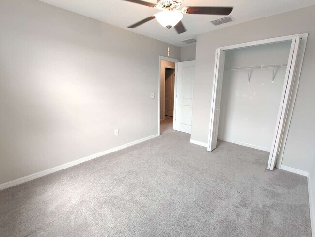 Building Photo - 7127 Samuel Ivy Dr