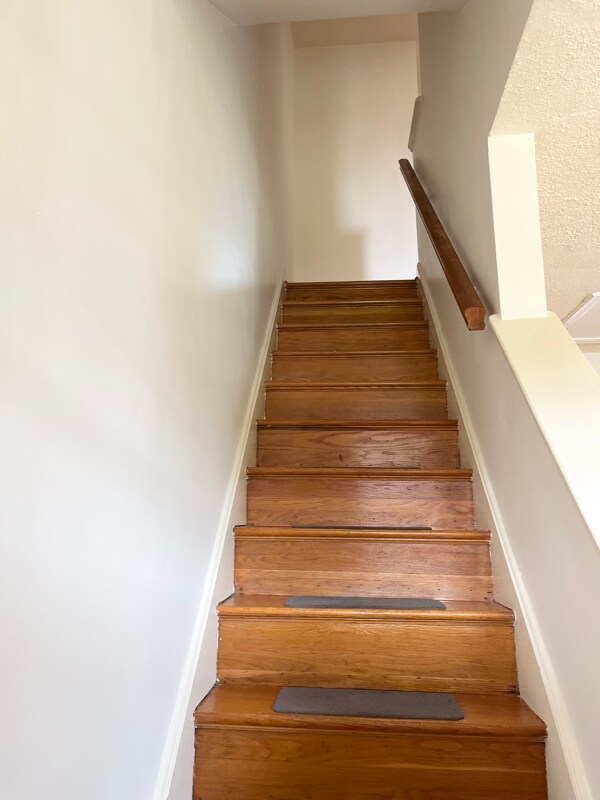 Building Photo - 906 Pine Heights Ave