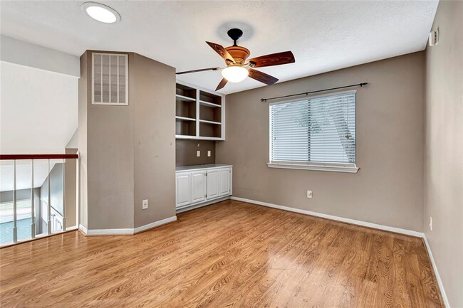 Building Photo - 15131 Cranbourne Dr
