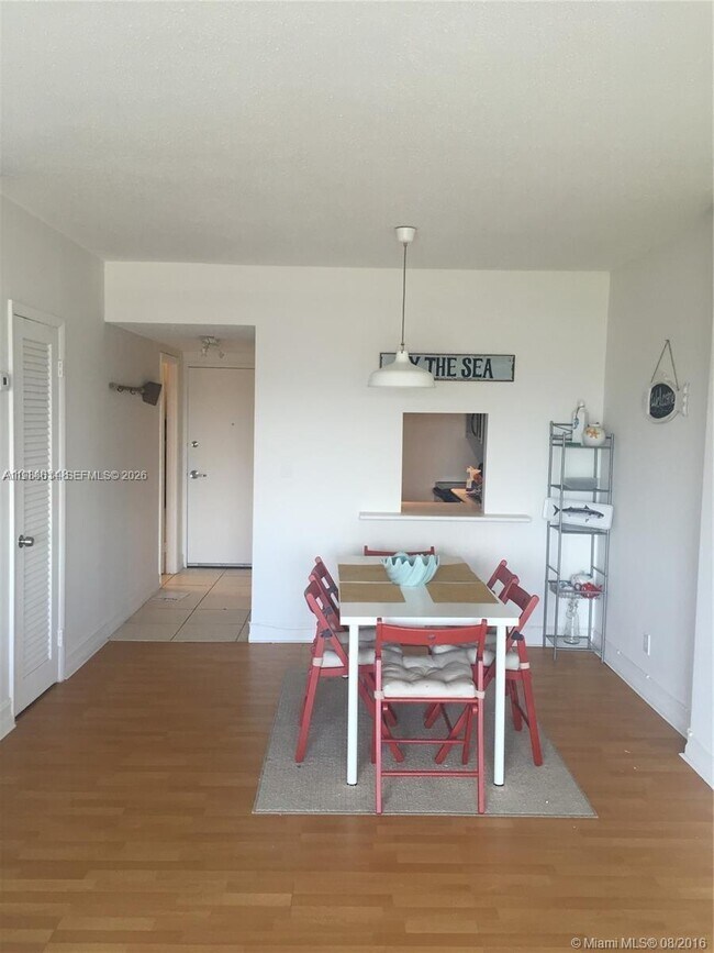 Building Photo - 1455 N Treasure Dr