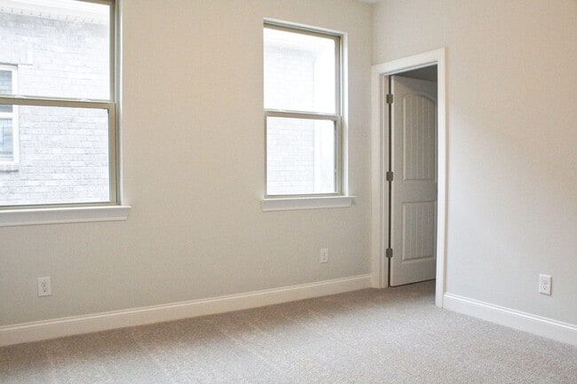 Building Photo - Low Maintenance All Brick Home!
