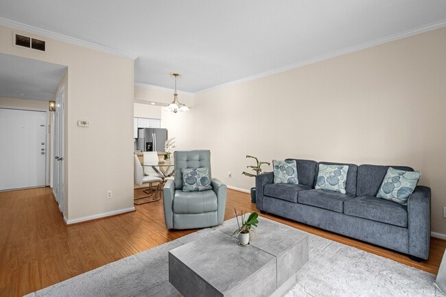 Building Photo - 2475 Underwood St