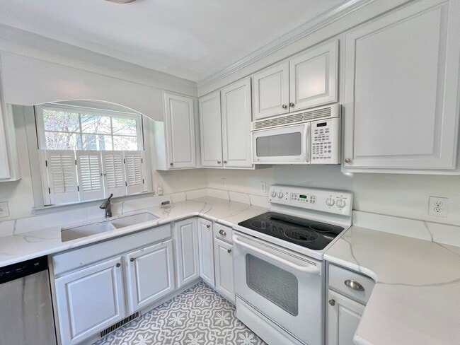 Building Photo - Charming 3BD, 1.5BA Raleigh Home in a Prim...