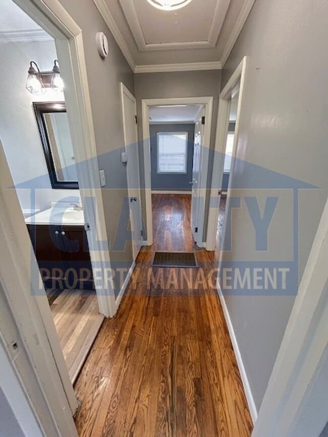 Building Photo - Centrally located 2 bed, two bathroom home!