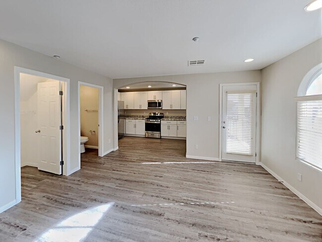 Building Photo - 8920 Paula Jean Ave