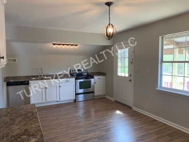 Building Photo - Apartment for rent in Hayden/ Smoke Rise