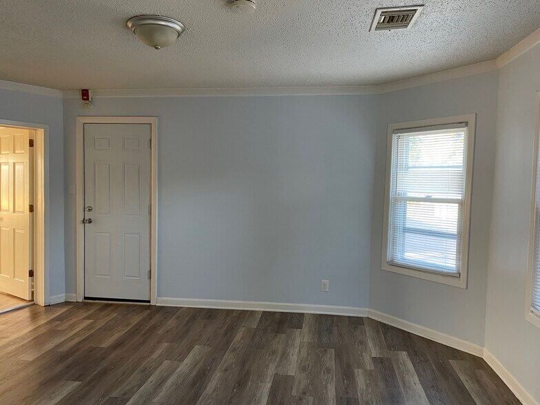 living room/front entry - 134 Monroe St