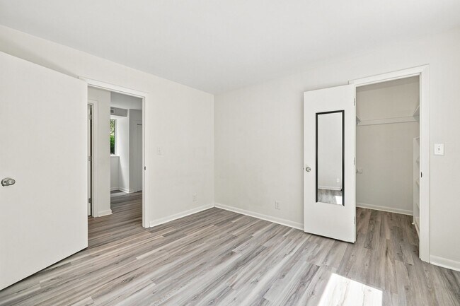 Building Photo - 1243 Cedars Ct
