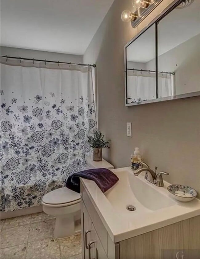 Building Photo - Spacious 3 Bedroom, 2 Bath Home – Move-In ...