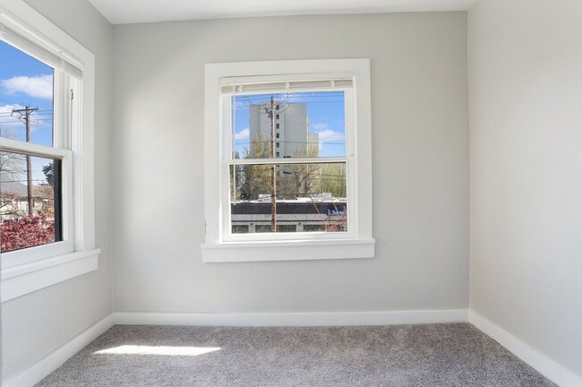 Building Photo - GATED OFF STREET PARKING - Top Floor Unit ...