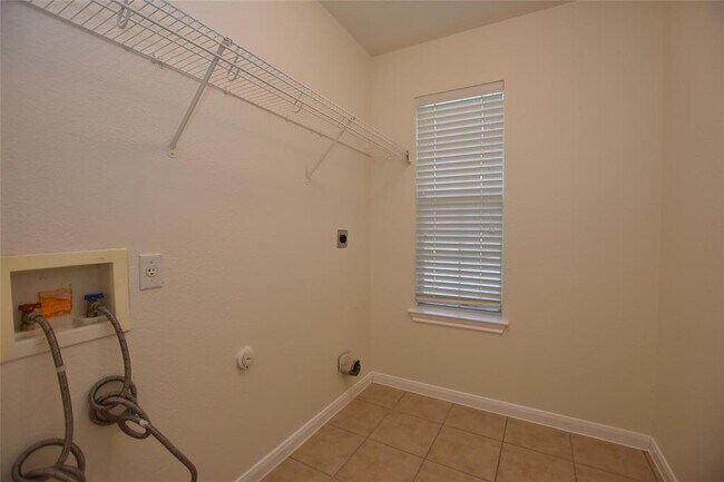 Building Photo - 4110 Meadow Bluff Way