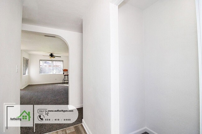 Building Photo - 2176 Oxford Rd