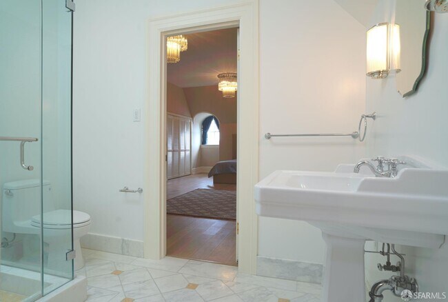 Building Photo - 2505 Divisadero St