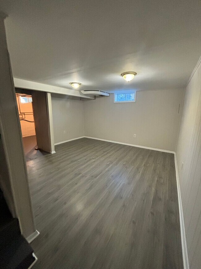 Building Photo - 2856 Fairhaven Ave