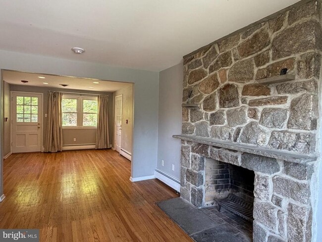 Building Photo - 319 Meetinghouse Ln