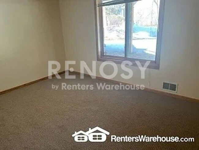 Building Photo - Available June 1st 6 Bedroom 4 Bath Single Family Home in Oakdale