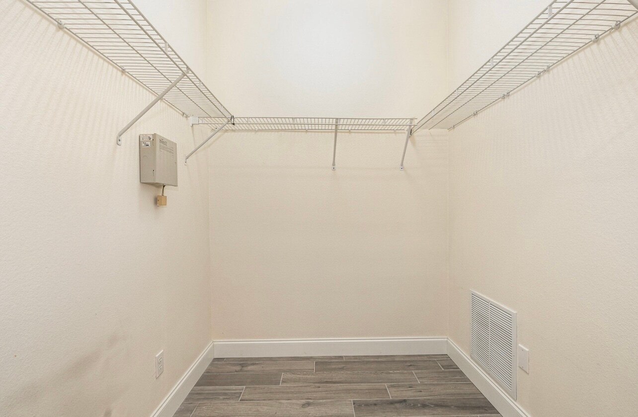 Building Photo - 8410 Maria Ct